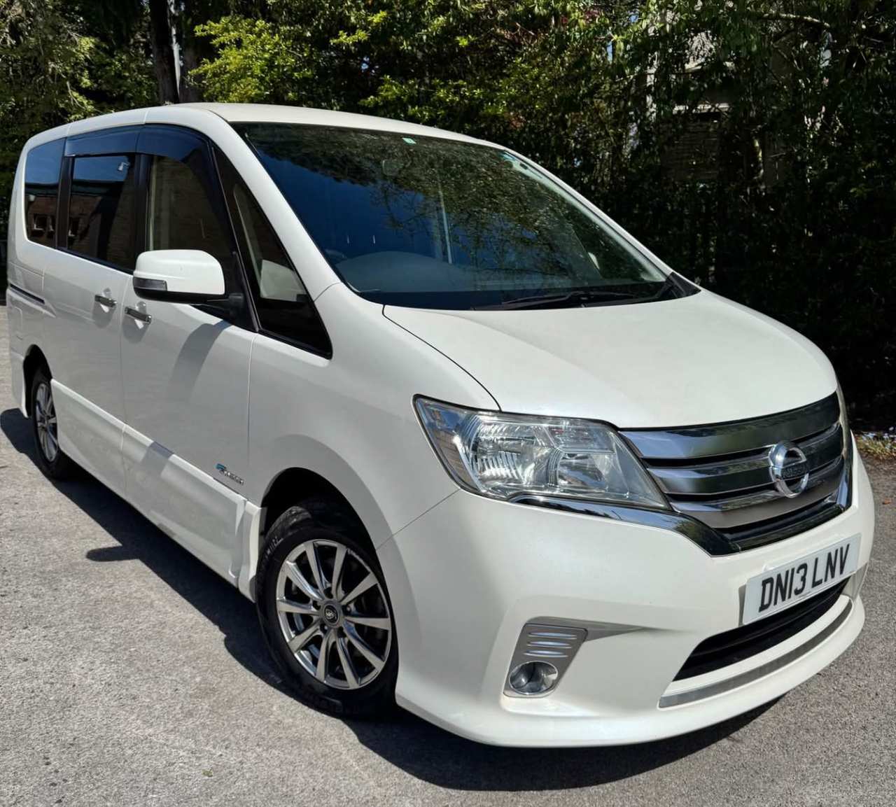 Nissan Serena 2013